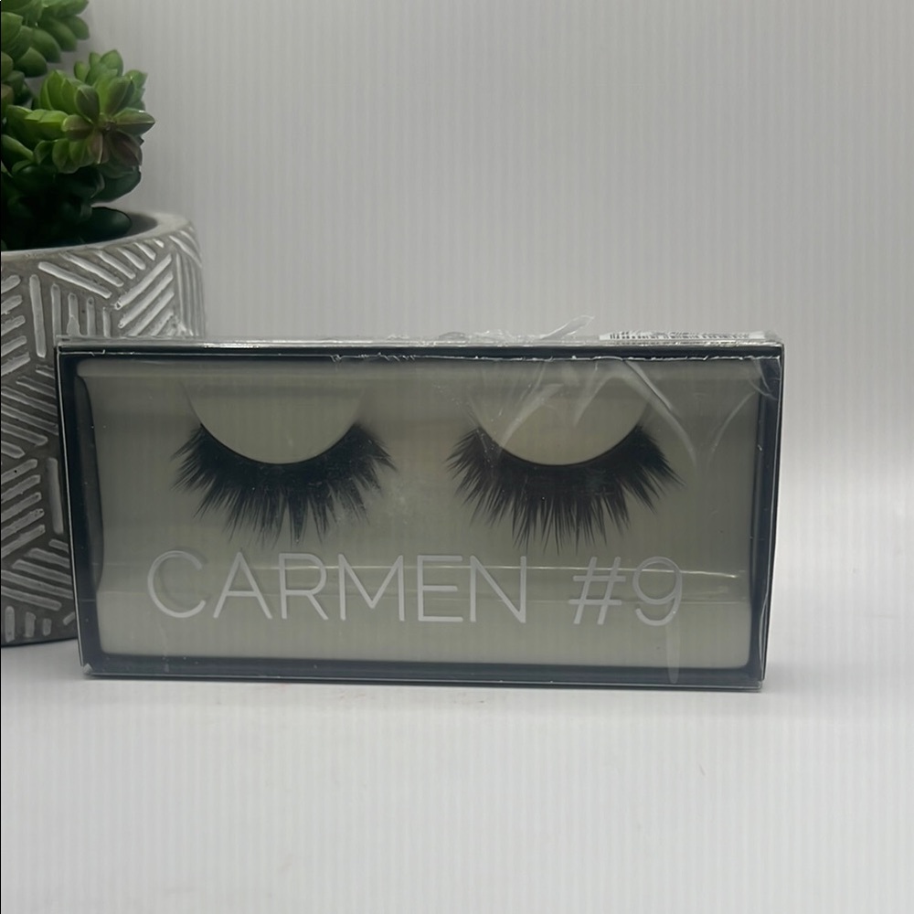 Huda Beauty Carmen #9 false eyelashes
